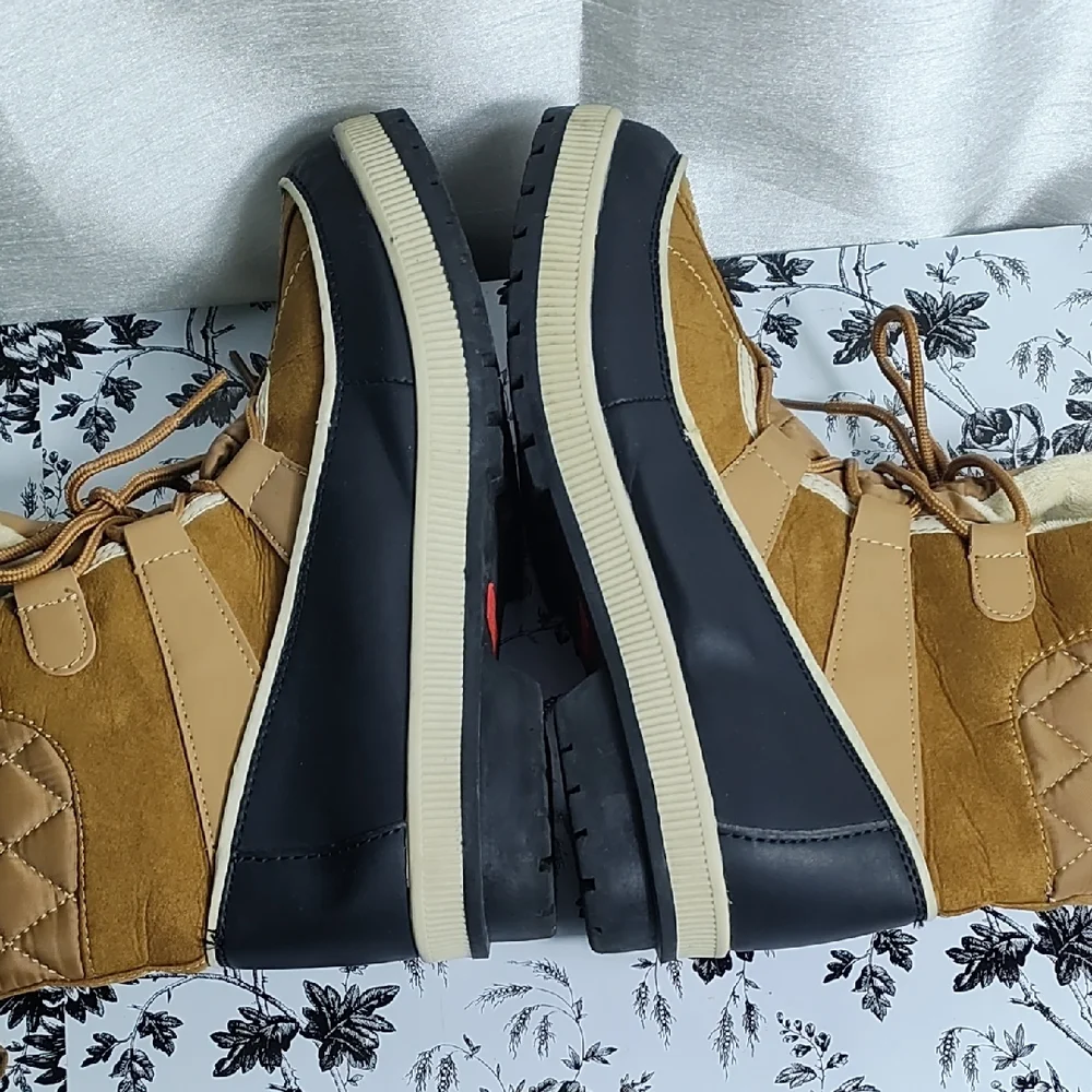 Khombu Brown‎ and Black Snow Boots